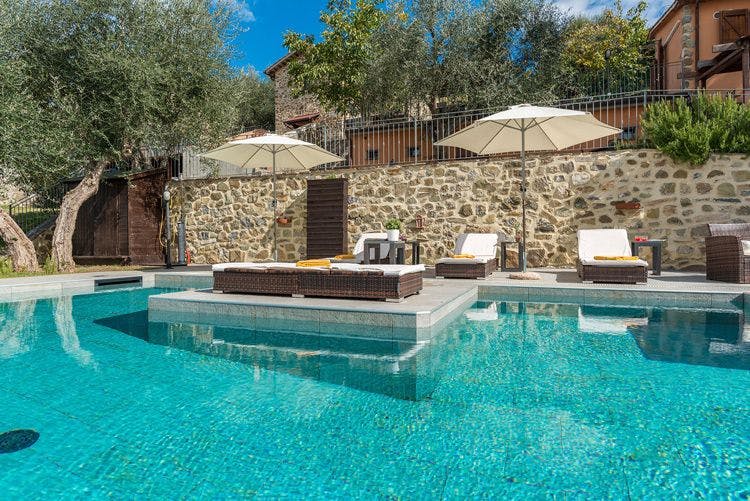 Villas in Grosseto, Italy, with private pools Casale Montegiovi villa with large private pool and sun loungers
