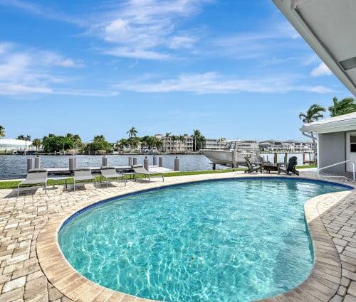 https://www.thetopvillas.com/destinations/florida/boca-raton-area/deerfield-beach/deerfield-beach-6/