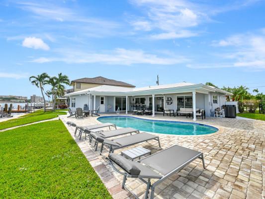 https://www.thetopvillas.com/destinations/florida/boca-raton-area/deerfield-beach/deerfield-beach-6/