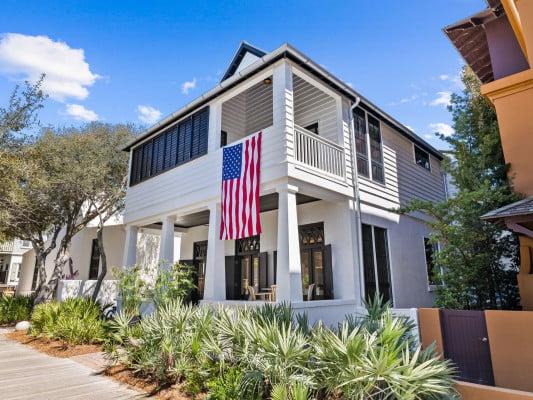 https://www.thetopvillas.com/destinations/florida/destin-area/30a/rosemary-beach/rosemary-beach-20