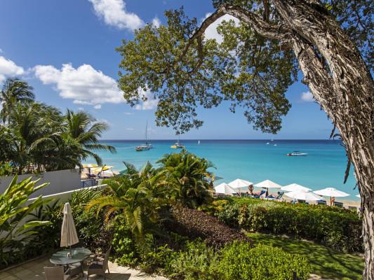 https://www.thetopvillas.com/destinations/caribbean/barbados/st-james/paynes-bay/coral-cove-4-green-fields