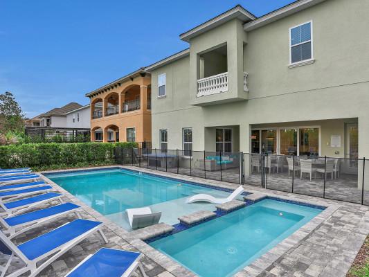 Reunion Resort 1300 Vacation rentals with movie theater and private pool