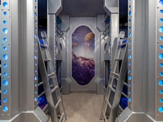 Bears Den 4 space themed room