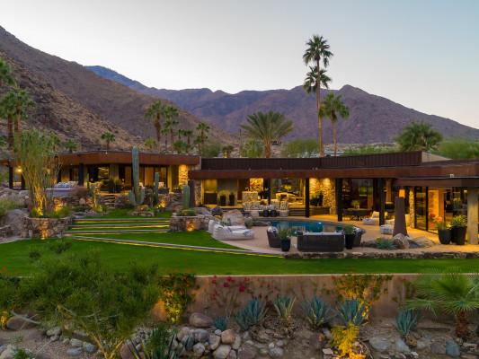 https://www.thetopvillas.com/destinations/california/palm-springs/palm-springs-central/palm-springs-35