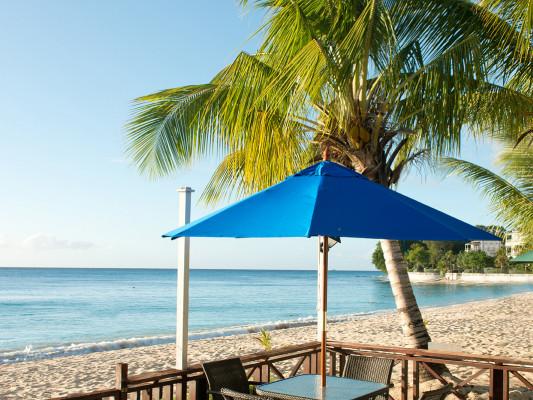 Bora Bora villas on the beach in Paynes Bay