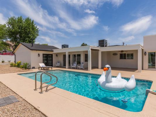 Phoenix 13 - Phoenix Vacation Rentals