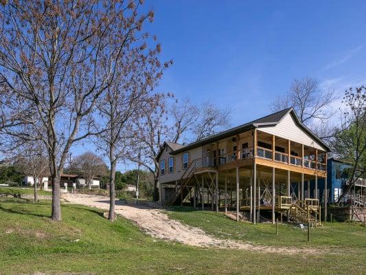 New Braunfels 38 large cabin rental