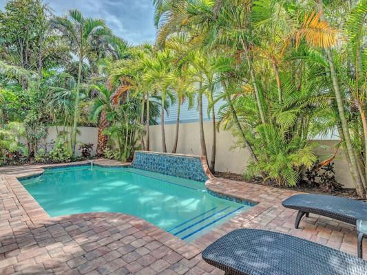 Holmes Beach 18  Anna Maria Island vacation rentals with pool