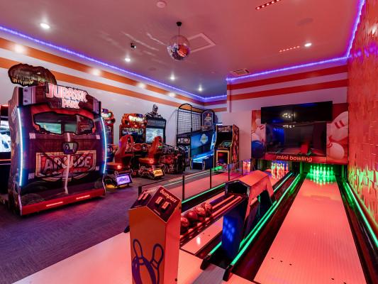 Reunion Resort 4500 villas with bowling alleys and games rooms