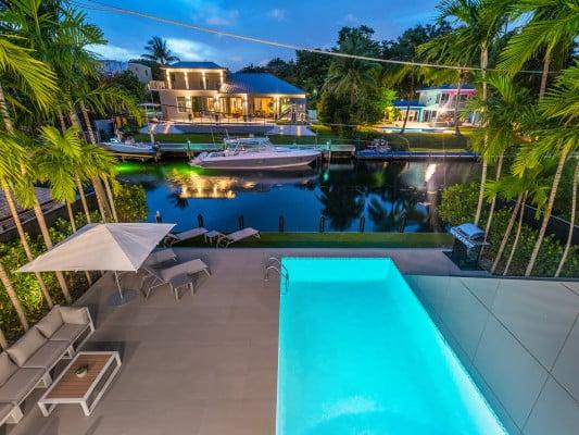 https://www.thetopvillas.com/destinations/florida/miami/miami-83/