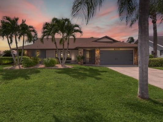 Cape Coral 630 pet friendly Christmas villa