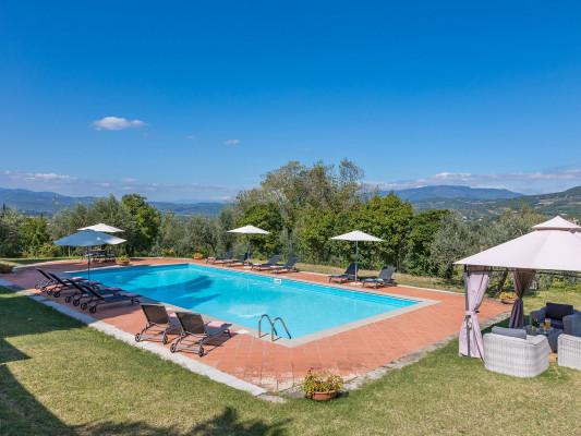 Villalta Arezzo villas with pools