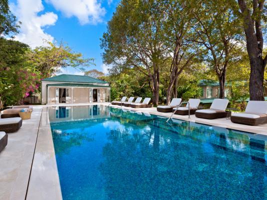 Crystal Springs - The Garden villas with pools 