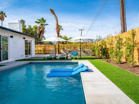 https://www.thetopvillas.com/destinations/california/palm-springs/palm-springs-central/palm-springs-96