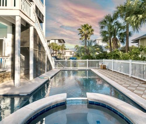 https://www.thetopvillas.com/destinations/florida/destin-area/30a/rosemary-beach/rosemary-beach-18