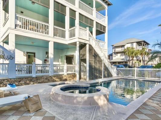 https://www.thetopvillas.com/destinations/florida/destin-area/30a/rosemary-beach/rosemary-beach-18