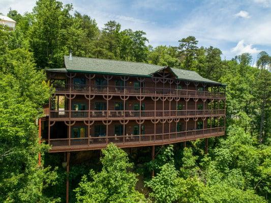 Gatlinburg 36 pet friendly cabin in Tennessee