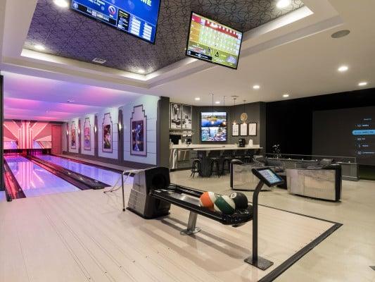 Reunion Resort 142 vacation rentals with bowling alleys