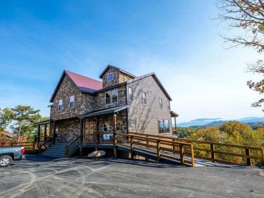 Pigeon Forge 86 large cabins near Dollywood