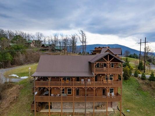 Pigeon Forge 202 pet-friendly cabin near Dollywood