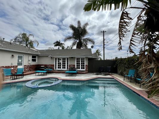 Anaheim 17 Anaheim vacation rentals with pools