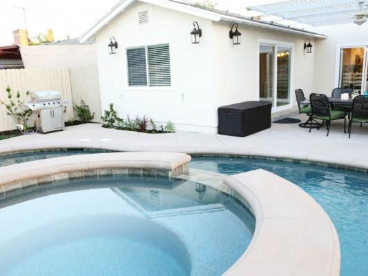 Anaheim 14 Anaheim vacation rentals with pools