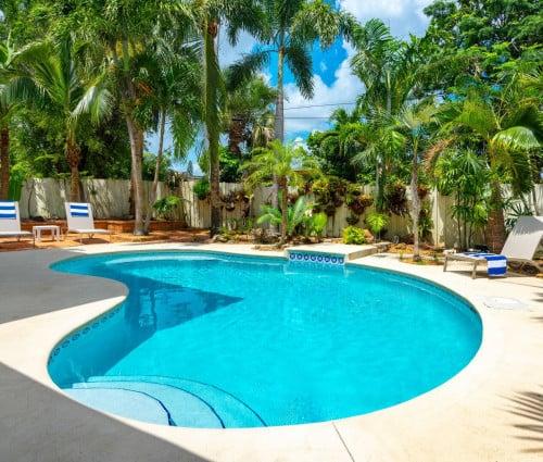 https://www.thetopvillas.com/destinations/florida/boca-raton-area/lake-worth/lake-worth-3/