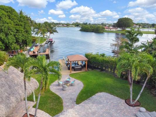 https://www.thetopvillas.com/destinations/florida/boca-raton-area/boynton-beach/boynton-beach-7/