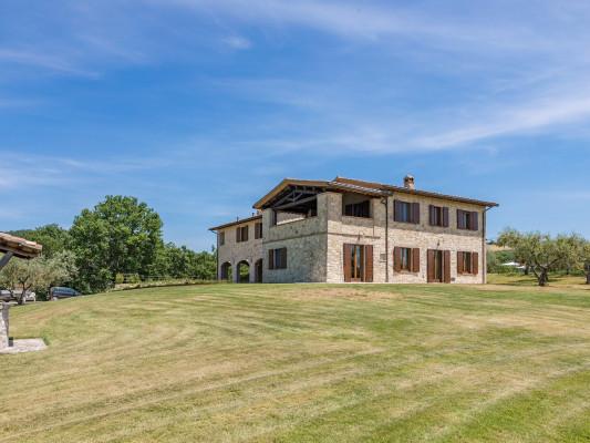 Le Residenze dei Potti large villas in Umbria