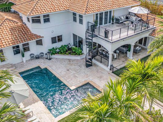 Fort Lauderdale 39 pet-friendly villa with game room