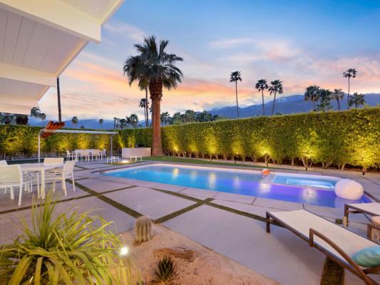 https://www.thetopvillas.com/destinations/california/palm-springs/palm-springs-central/palm-springs-169