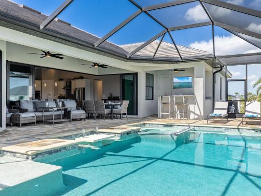 https://www.thetopvillas.com/destinations/florida/cape-coral/cape-coral-869/