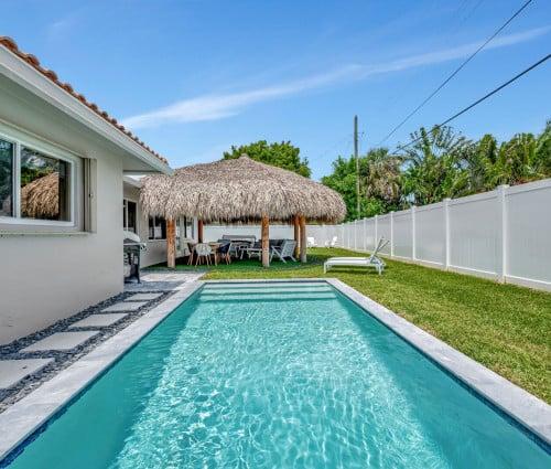 https://www.thetopvillas.com/destinations/florida/boca-raton-area/deerfield-beach/deerfield-beach-4