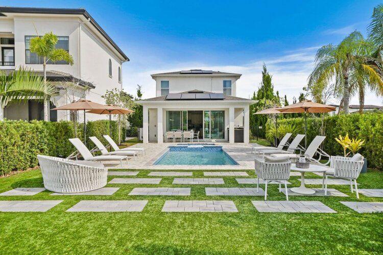 4 bedroom villas near Disney World, Reunion Resort 770 poolside