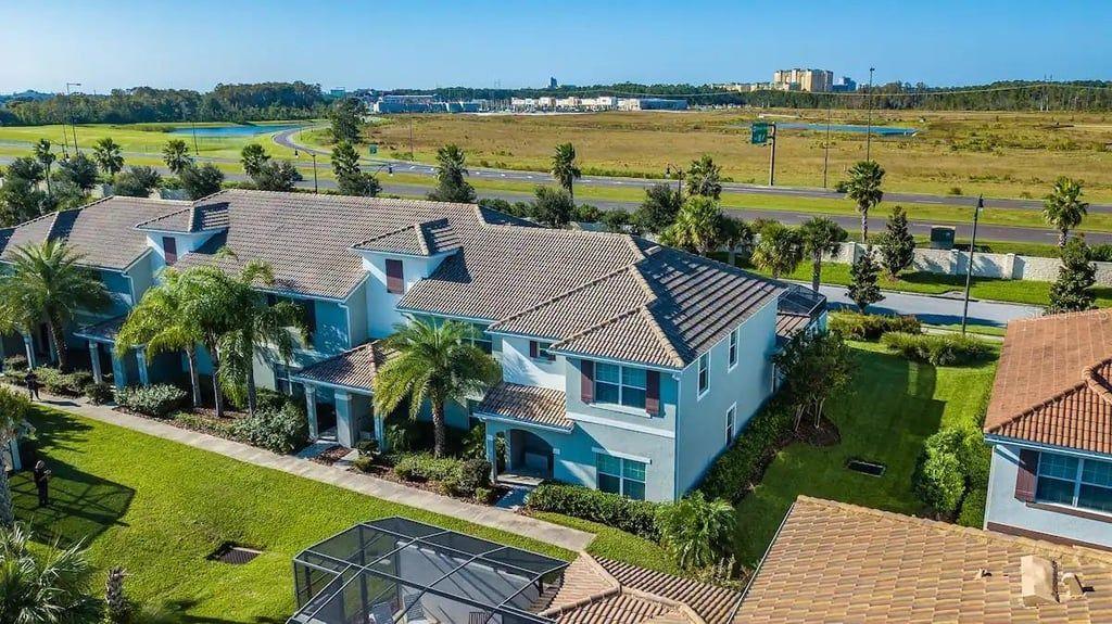 5 bed townhome storey lake.jpeg