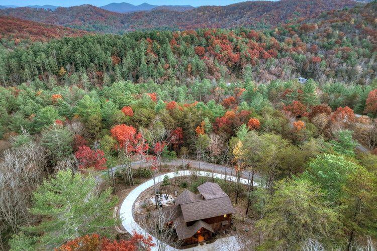 Blue Ridge hiking trails in the great outdoors, cabin rentals