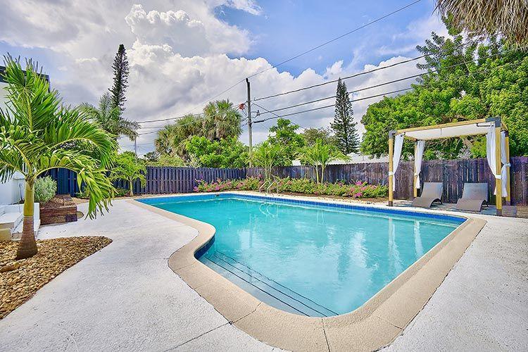 Wilton Manors 17 With pool