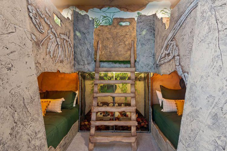 Bears Den 1500 dinosaur themed room