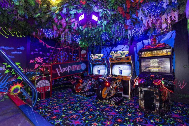 Bears Den 1504 games room with arcade machines and basketball game