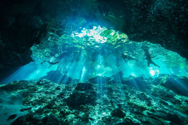 Best time to visit Belize, swimming in Cayes, Top Villas