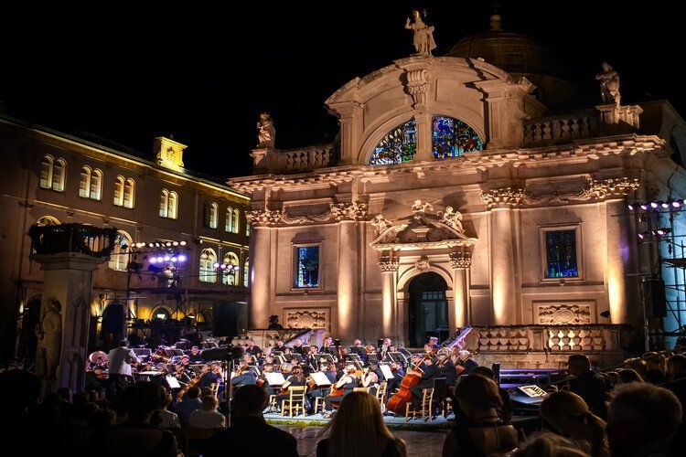 Best time to visit Croatia, Dubrovnik summer festival, Top Villas