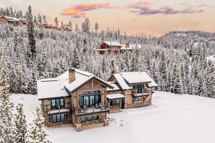 Big Sky 106 villa near Yellowstone