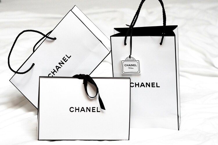 Chelsea shopping in London, Chanel designer shop, bags, Top Villas
