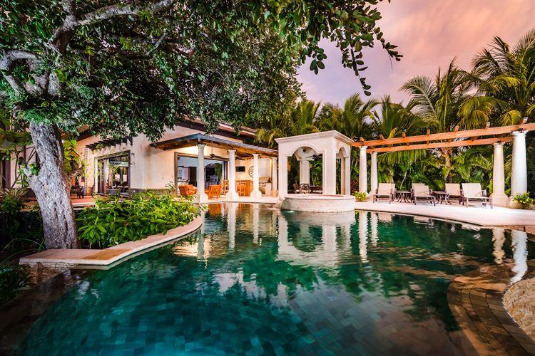 Costa Rica 113 villa with pool, garden, and outdoor relaxation area+