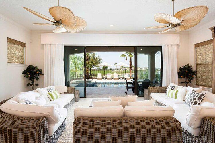 Disney World villas that sleep 12, Reunion Resort 29 living room