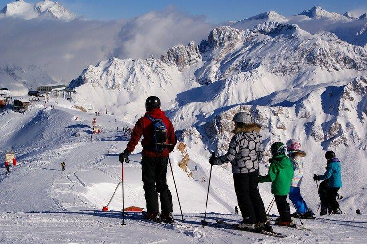 French Alps ski chalet rentals, ski group in the mountains, faqs, Top Villas
