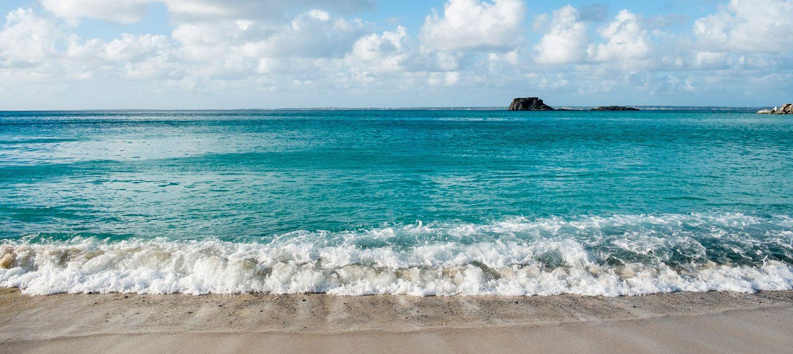 View of the sea breaking on the shore