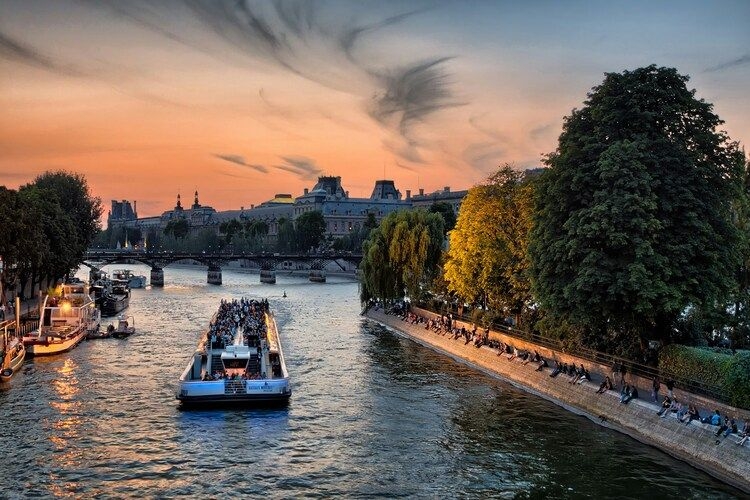 Best time to visit Paris, autumn time on the River Seine, cruise
