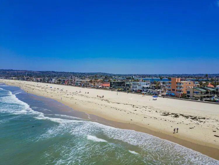 A long white sandy beach in Florida