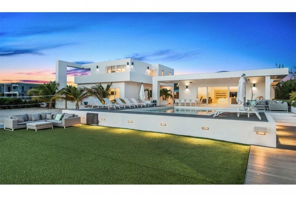 Sand and Sea pet friendly Leeward Settlement villa